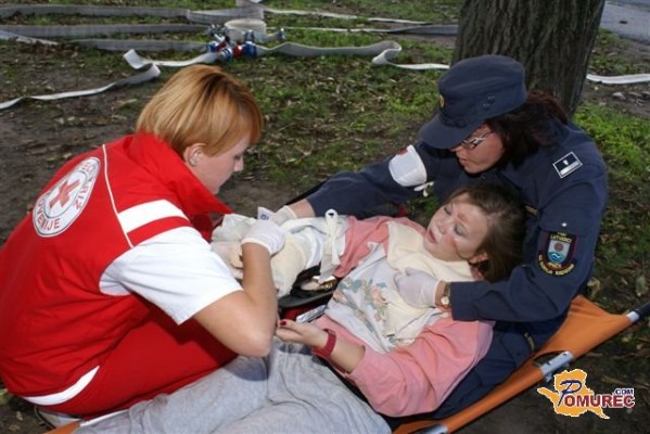 FOTO: Najprej reševali ponesrečence, nato prevzeli novo vozilo